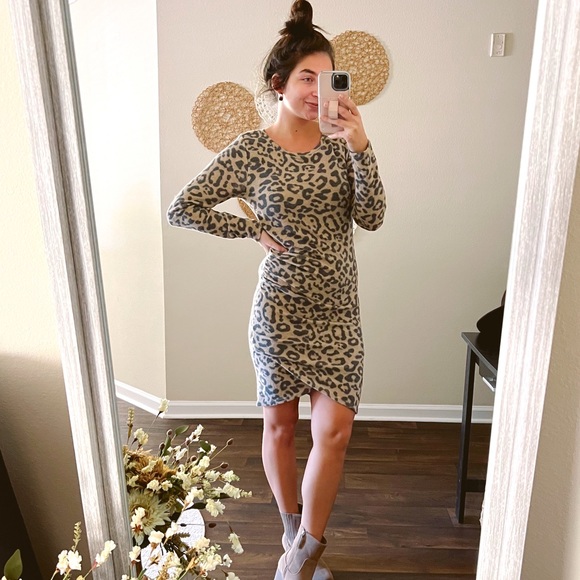 NWT soft mocha & black cheetah spot print mini long sleeve ruched sweater dress - Picture 6 of 10